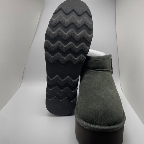 CUSHIONAIRE Women's COZY Genuine Suede pull on platform boot GREEN 9 - Picture 5 of 6